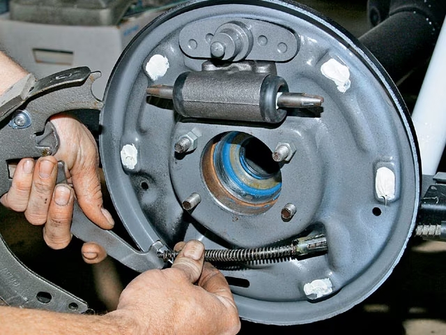 підтяжка ручного гальма